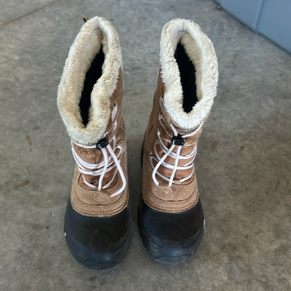 North Face girls snow boots